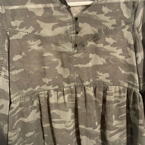NWT Maurice's Green Camouflage Long Sleeve Peplum Henley Blouse Size Small - Picture 12 of 14
